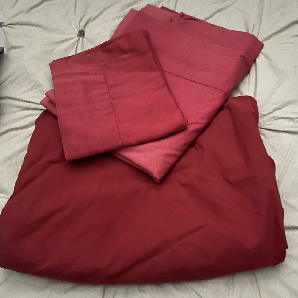 Red Bedding Set
